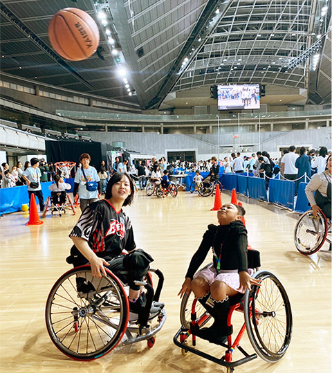 車いすバスケットボール体験の様子 3