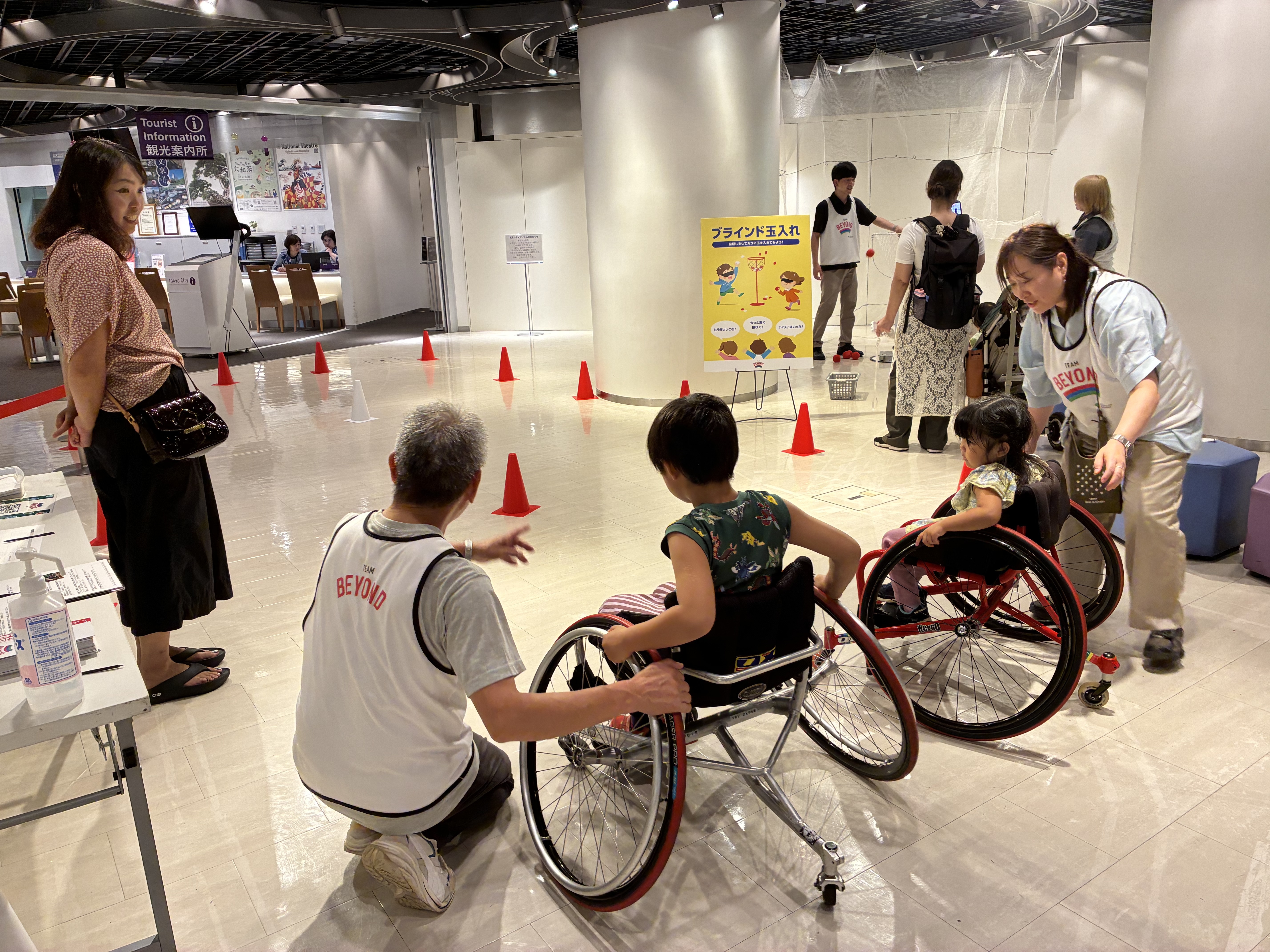 車いす体験の様子