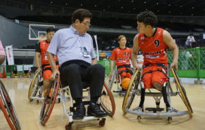 日本プロ野球名球会の山本理事長と柴田副理事長が 車いすバスケを体験＆観戦！　の画像