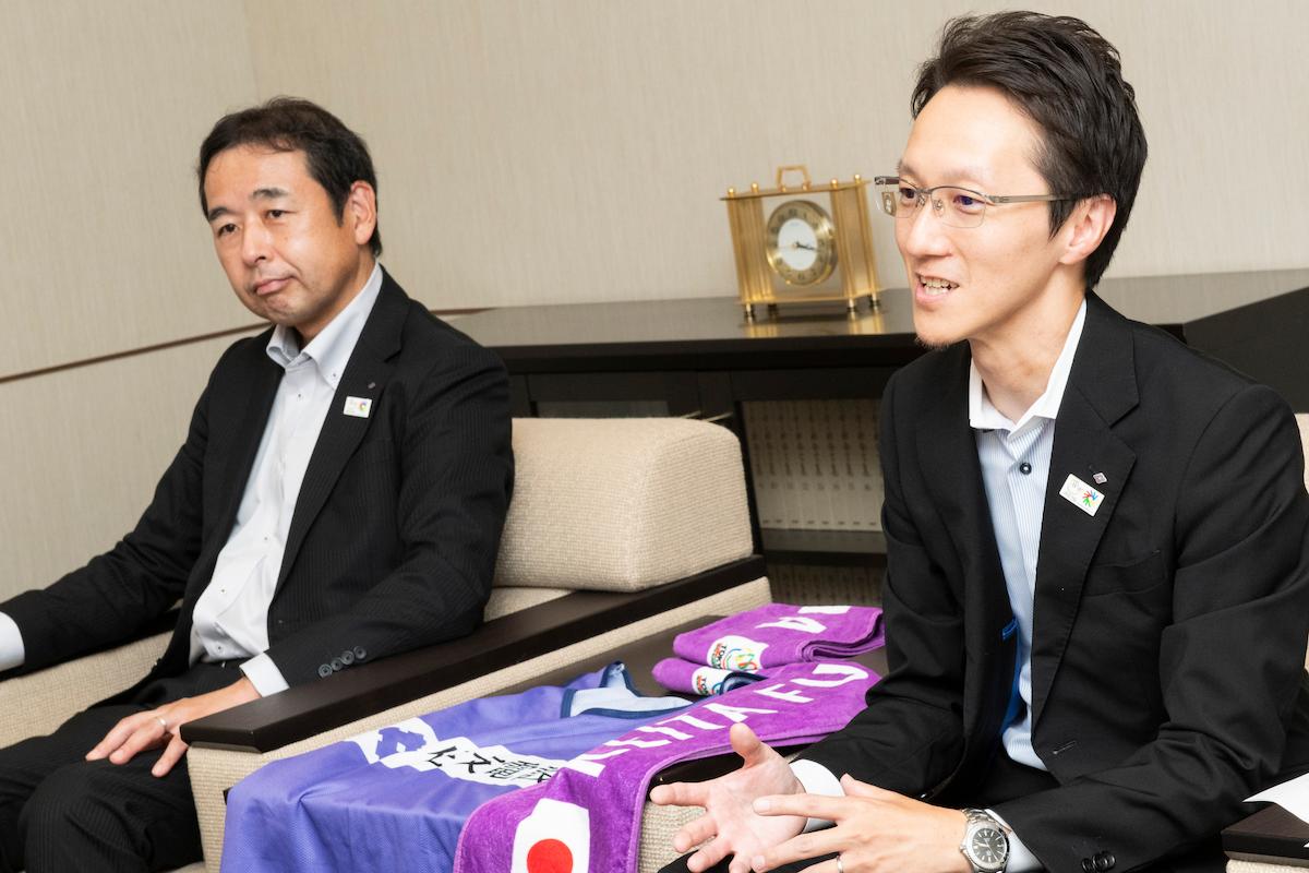 左から藤崎部長と永橋課長