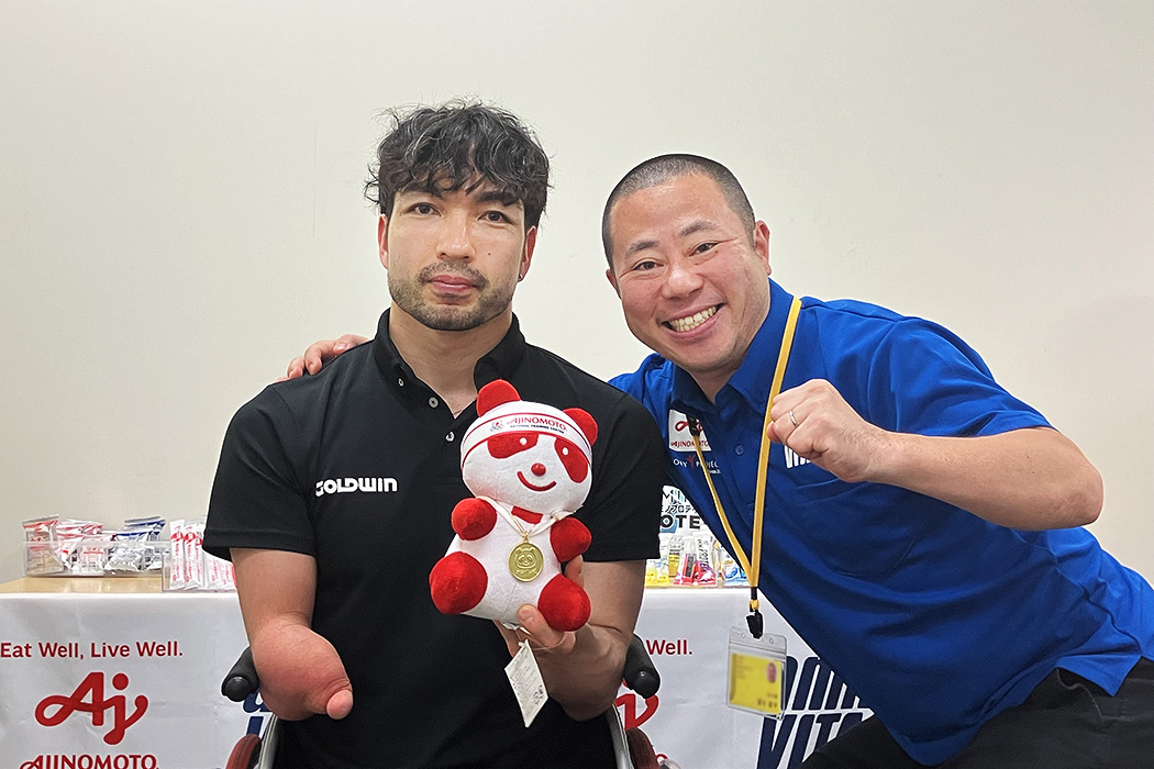 パラ水泳の鈴木孝幸選手と蘆名さん