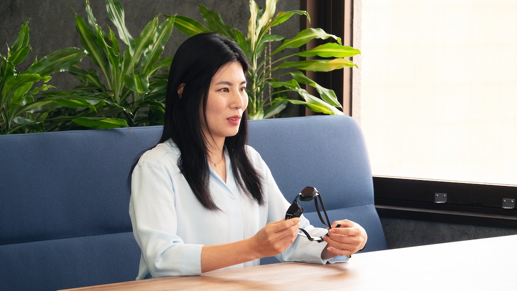 スポーツ事業部海外課の千々岩彩音さん